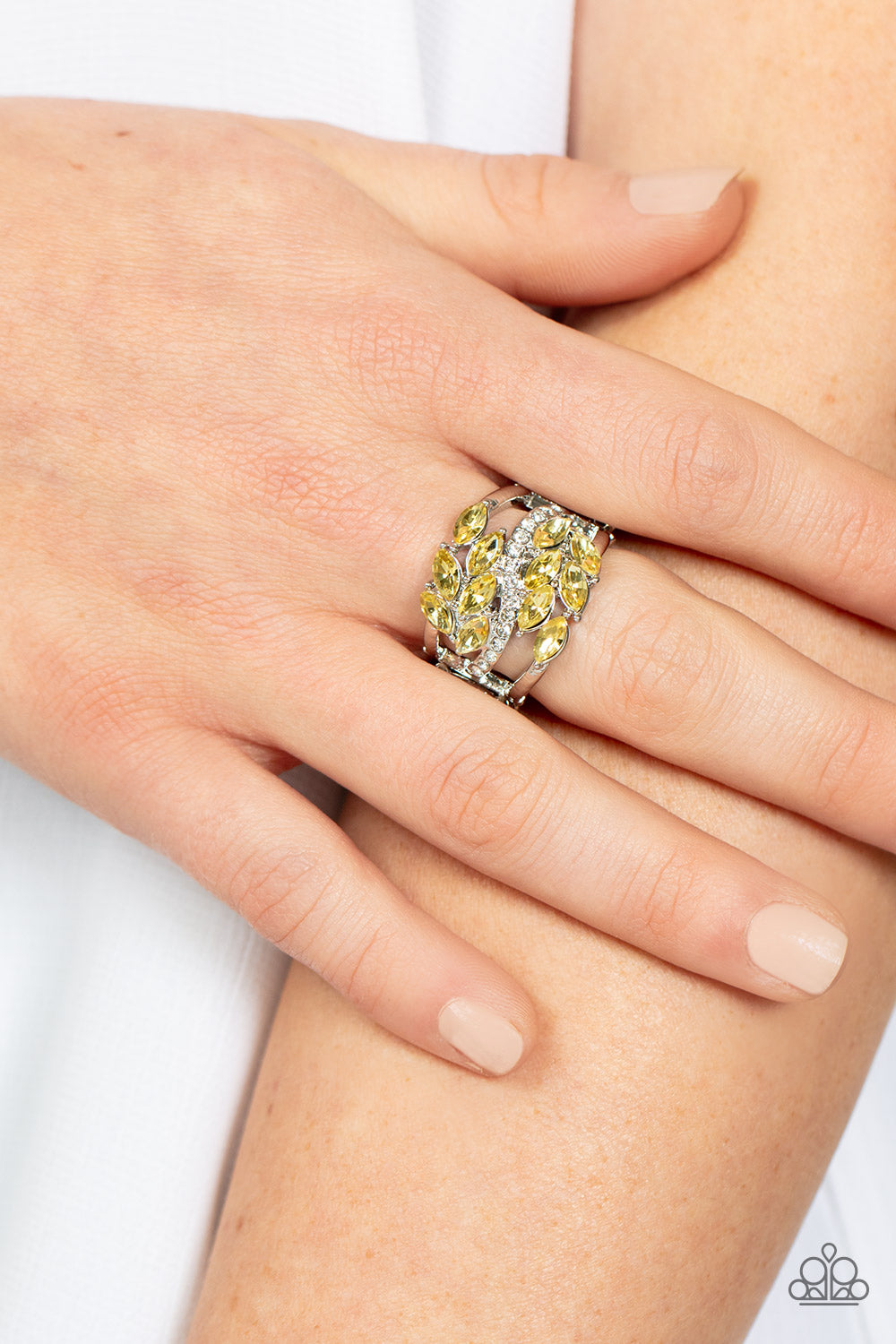 Paparazzi Ring Luminously Leafy - Yellow
