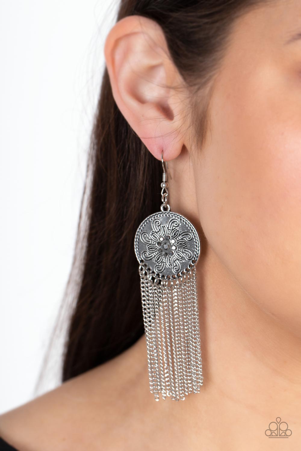 Paparazzi Earrings Fringe Control - Silver