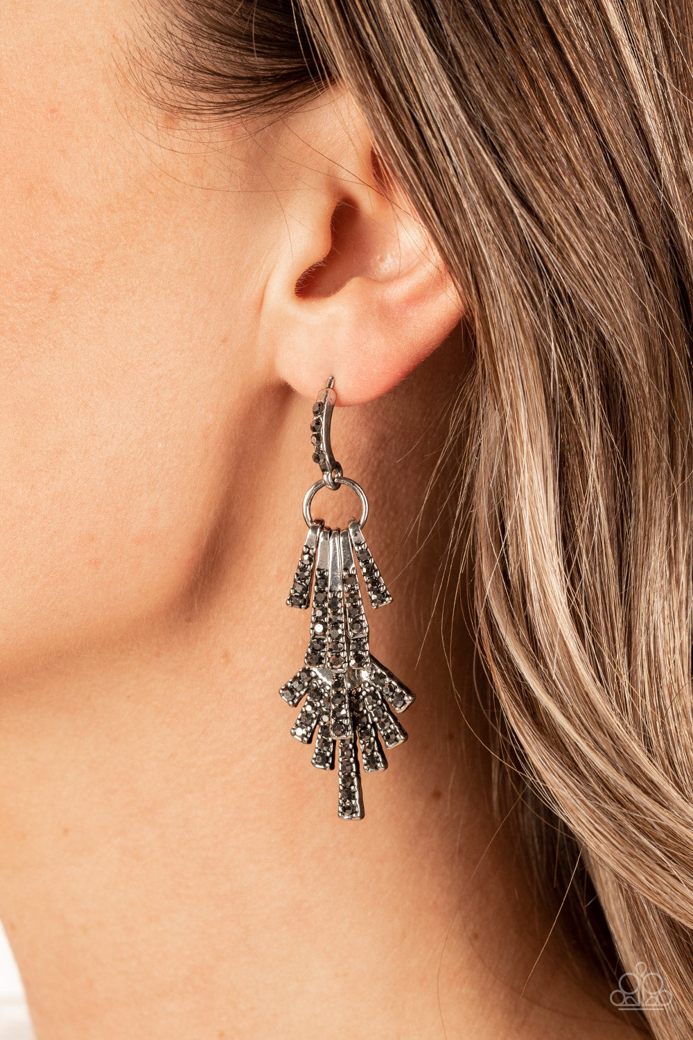 Paparazzi Earrings Fan of Glam - Silver