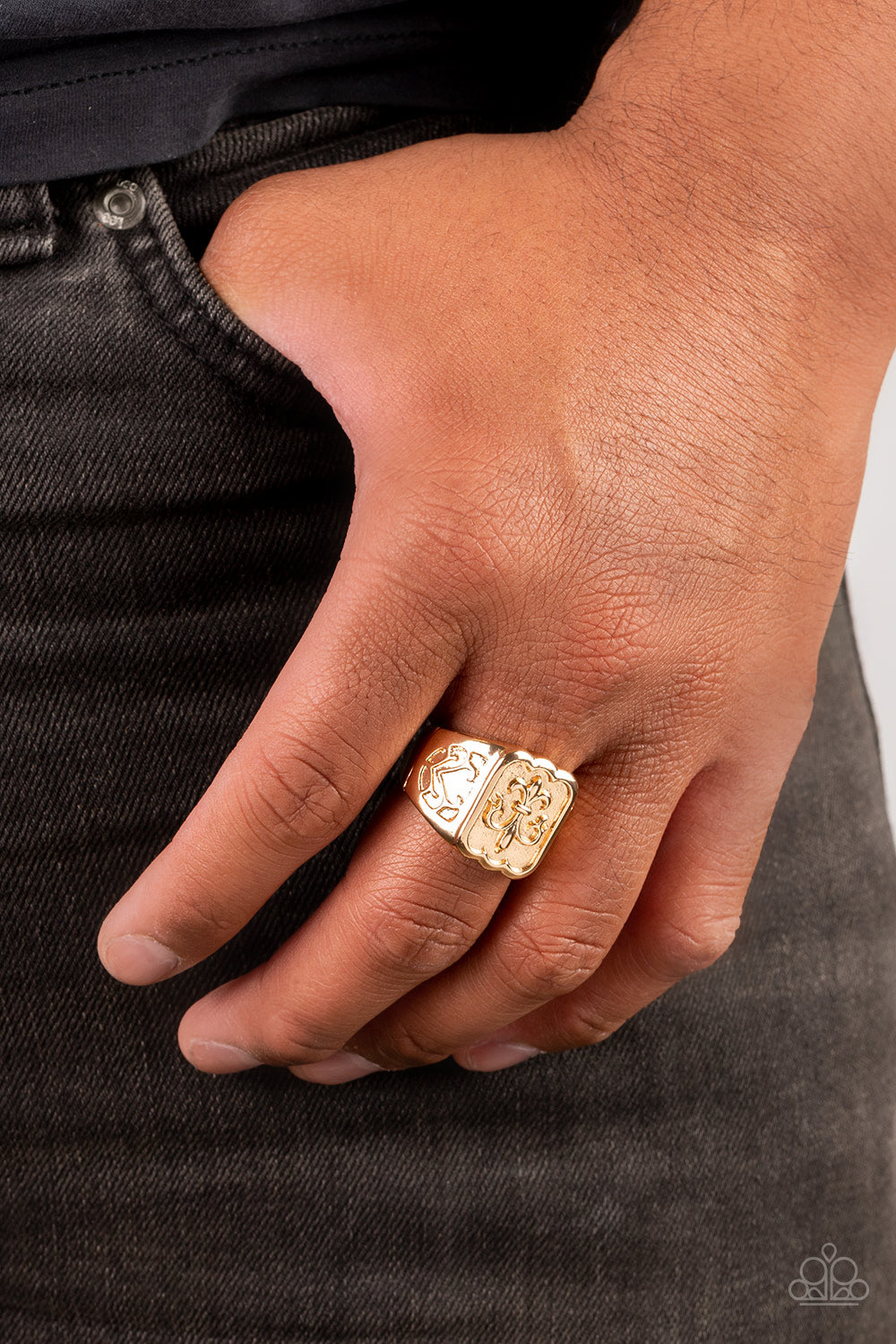 Paparazzi Ring Fiercely Fleur-De-Lis - Gold