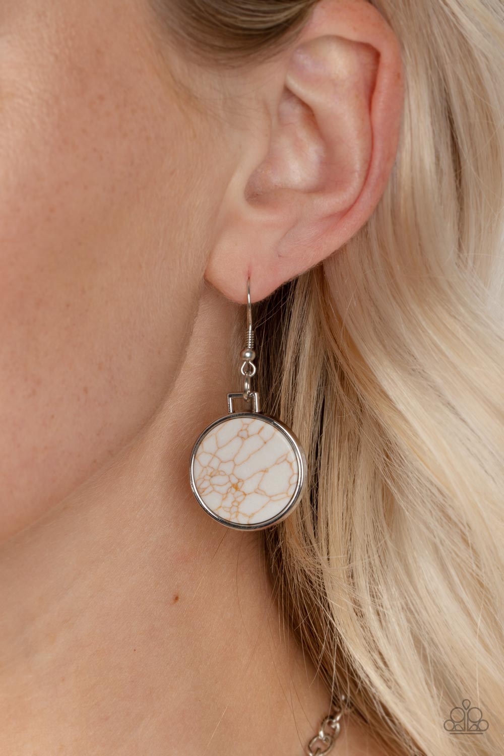 Paparazzi Necklace Santa Fe Flats - White