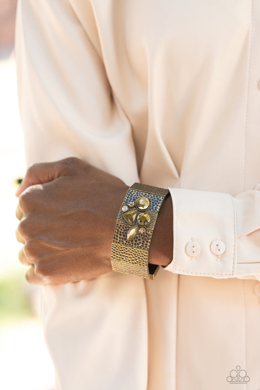 Paparazzi Bracelet Flickering Fortune - Brass