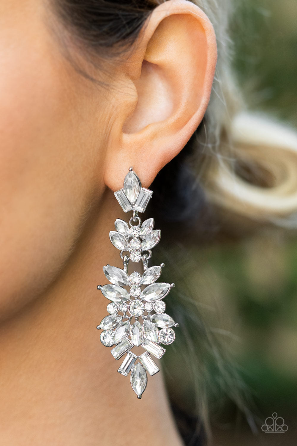 Paparazzi Earrings Frozen Fairytale - White