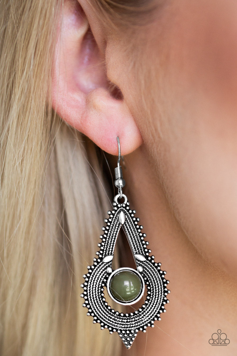 Paparazzi Earrings Zoomin Zumba - Green