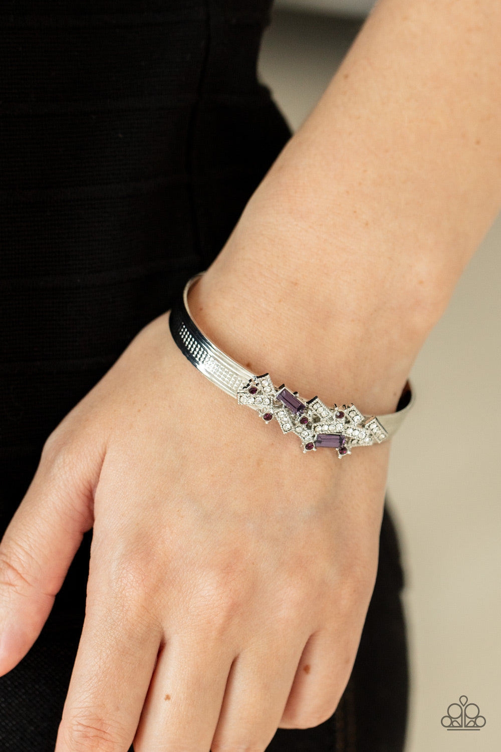 Paparazzi Bracelet A Chic Clique - Purple