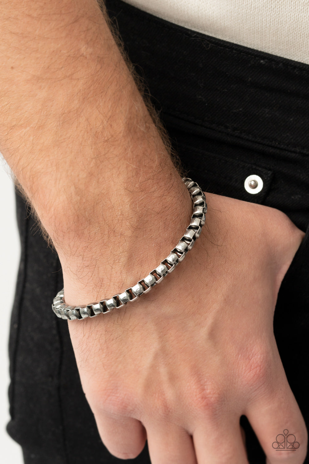 Paparazzi Bracelet Armed Combat - Silver