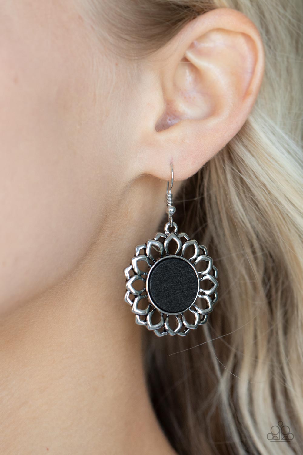 Paparazzi Earrings Farmhouse Fashionista - Black