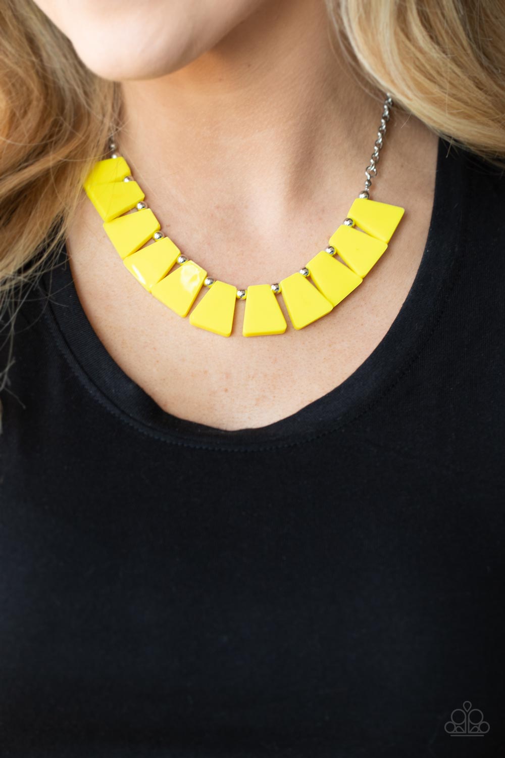 Paparazzi Necklace Vivaciously Versatile - Yellow