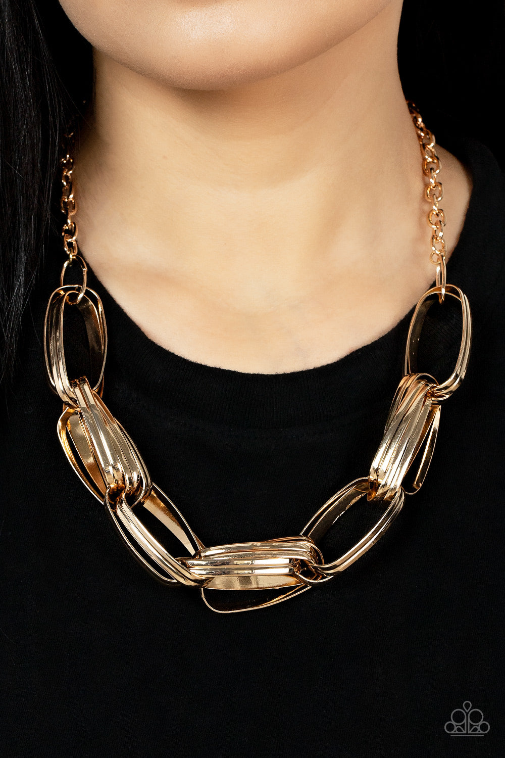 Paparazzi Necklace Fiercely Flexing - Gold