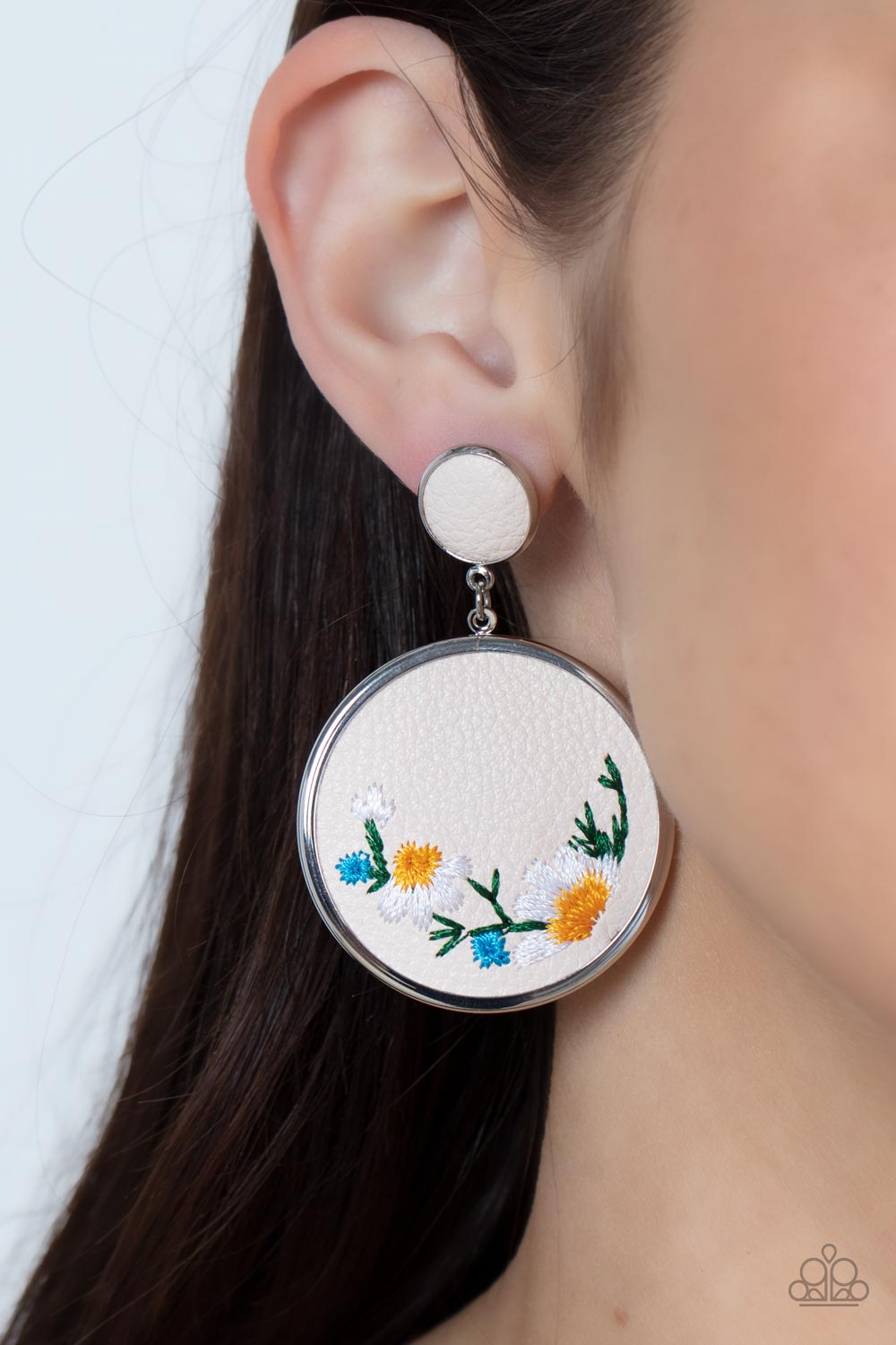 Paparazzi Earrings Embroidered Gardens - Multi