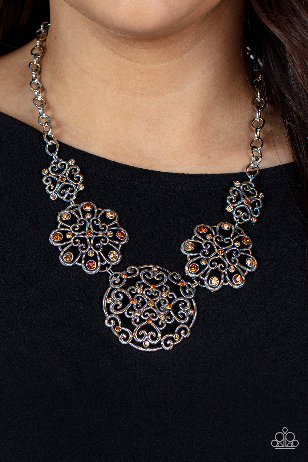 Paparazzi Necklace Royally Romantic - Brown