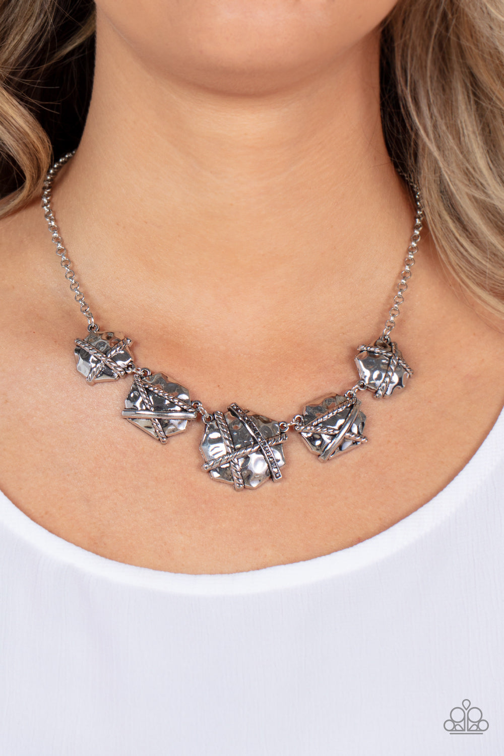 Paparazzi Necklace Keep Guard - Silver