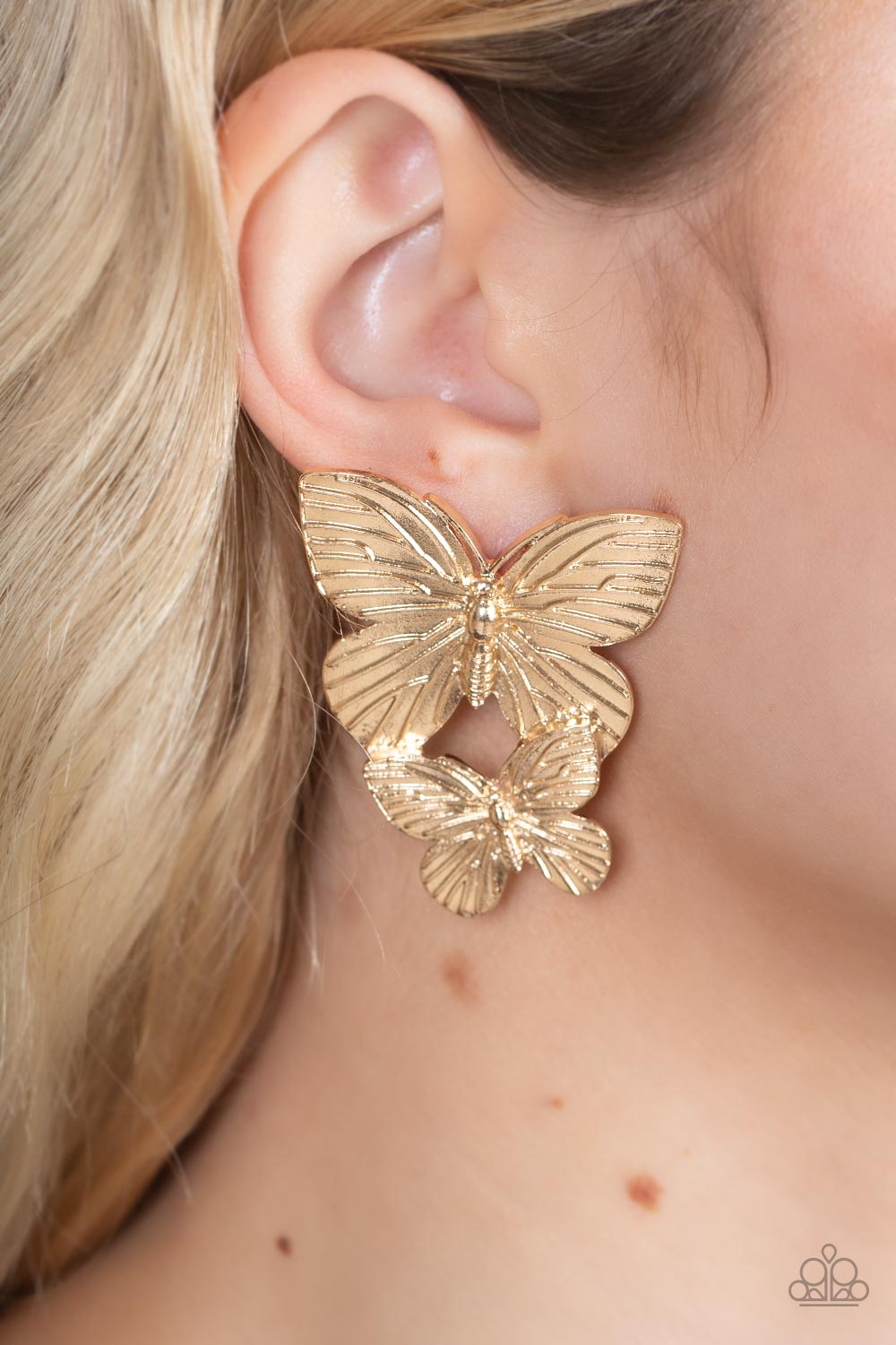 Paparazzi Earrings Blushing Butterflies - Gold