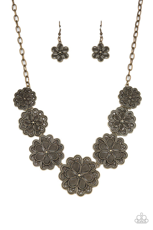 Paparazzi Necklace Basketful of Blossoms - Brass