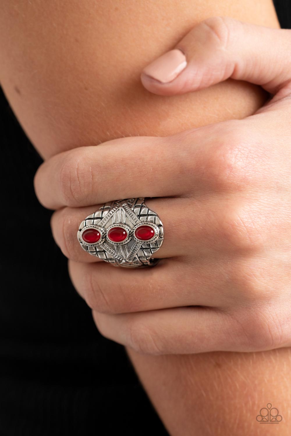 Paparazzi Ring Eye-Catching Cats Eye - Red