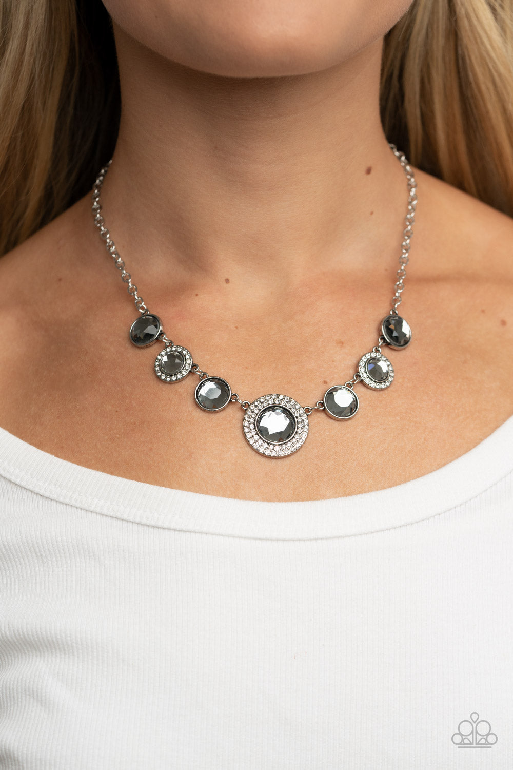 Paparazzi Necklace Extravagant Extravaganza - Silver