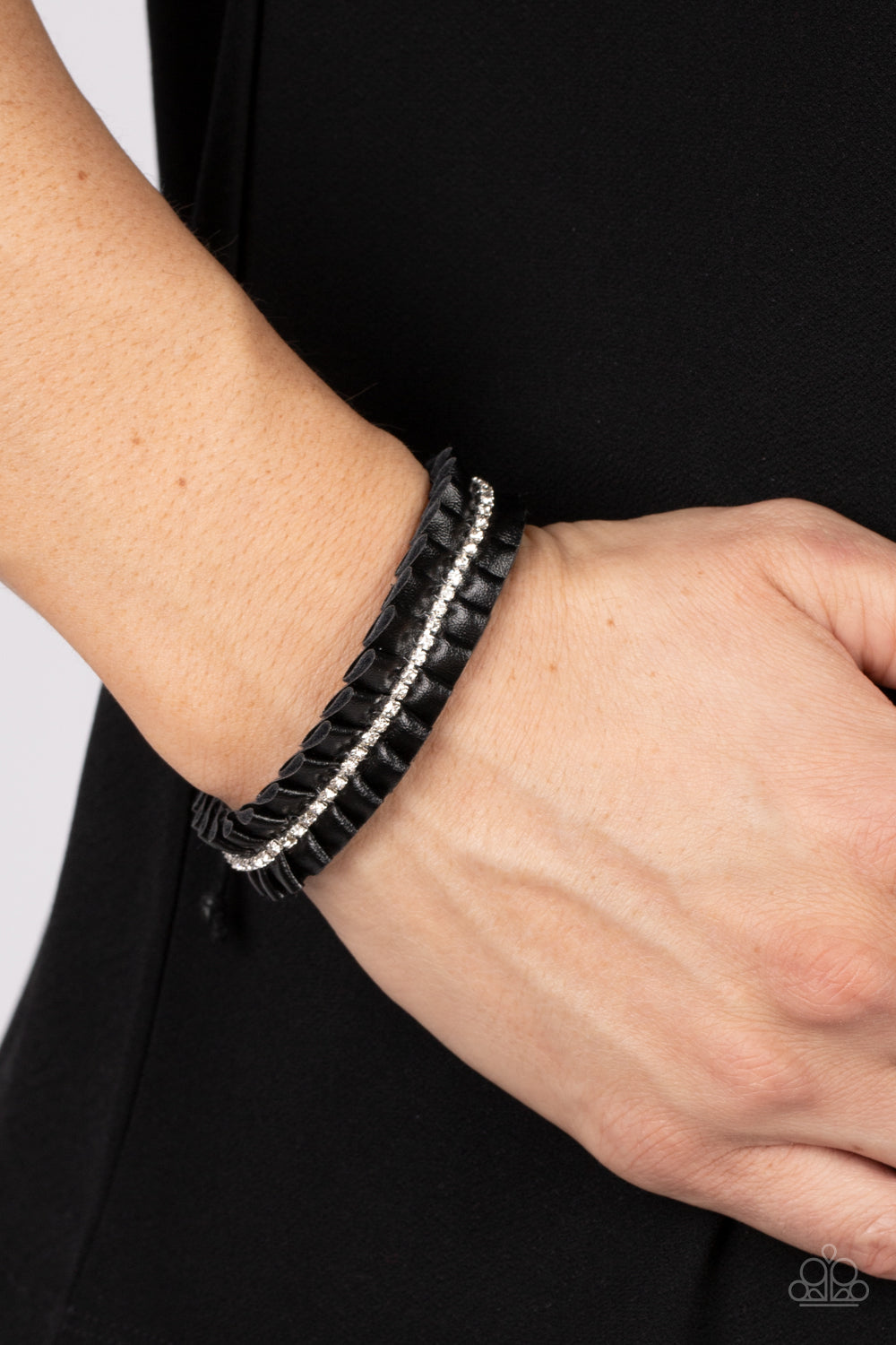 Paparazzi Bracelet Pretty, Pretty PLEATS - Black