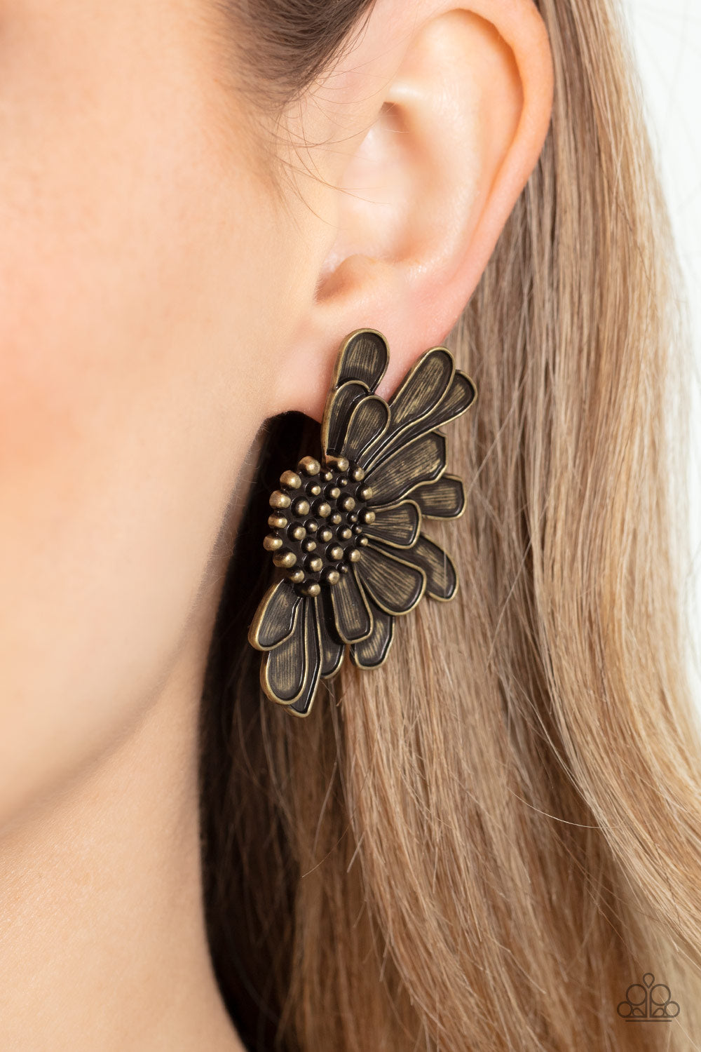 Paparazzi Earrings Farmstead Meadow - Brass