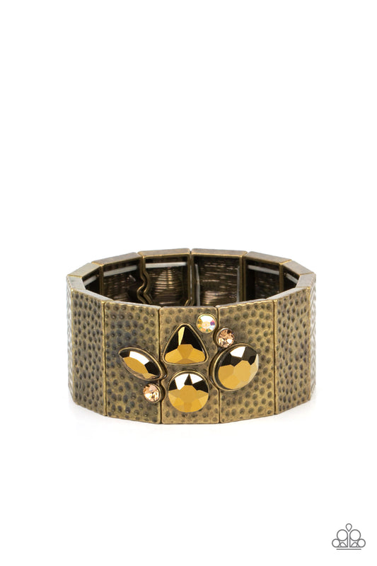 Paparazzi Bracelet Flickering Fortune - Brass