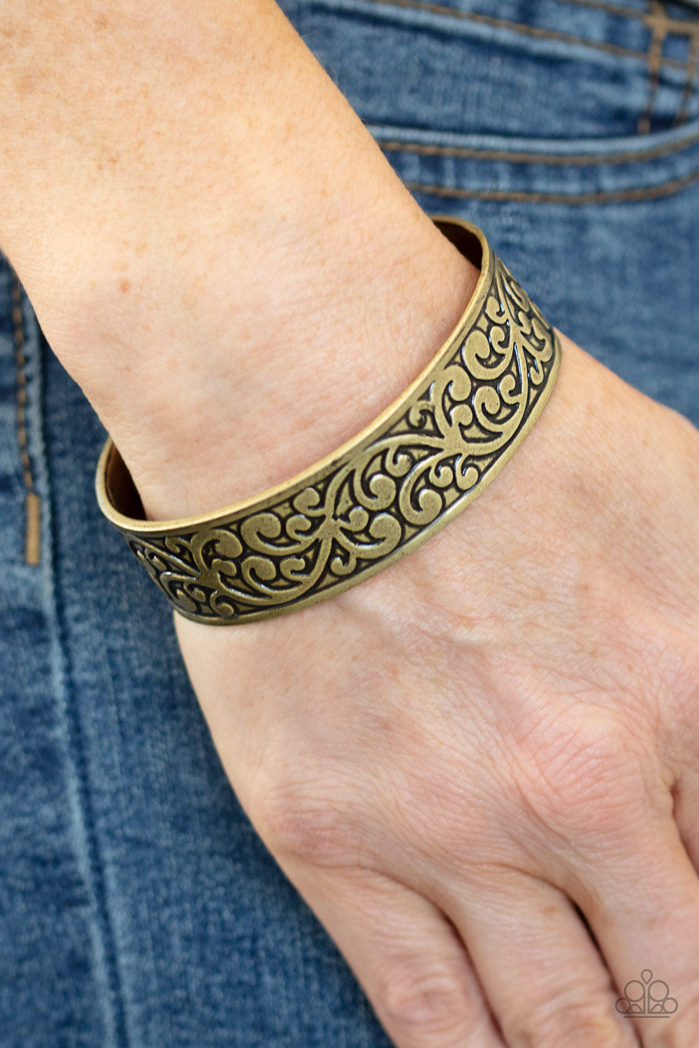 Paparazzi Bracelet Read The VINE Print - Brass