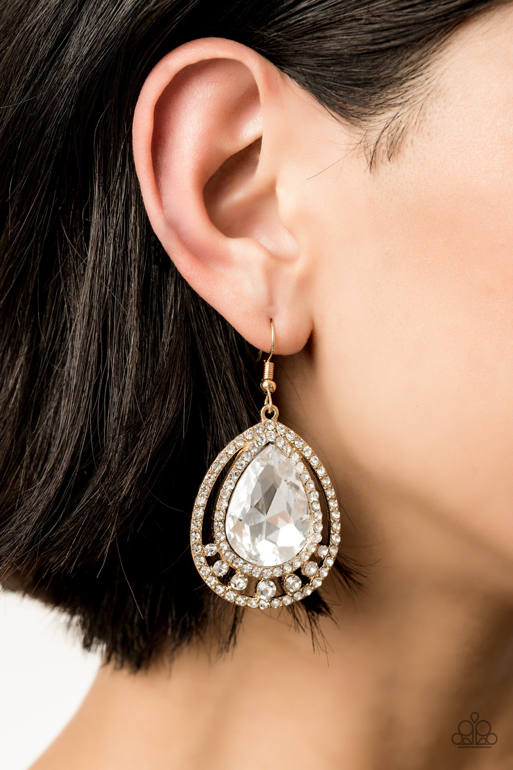 Paparazzi Earrings All Rise For Her Majesty - Gold