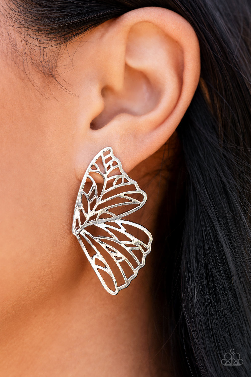 Paparazzi Earrings Butterfly Frills - Silver