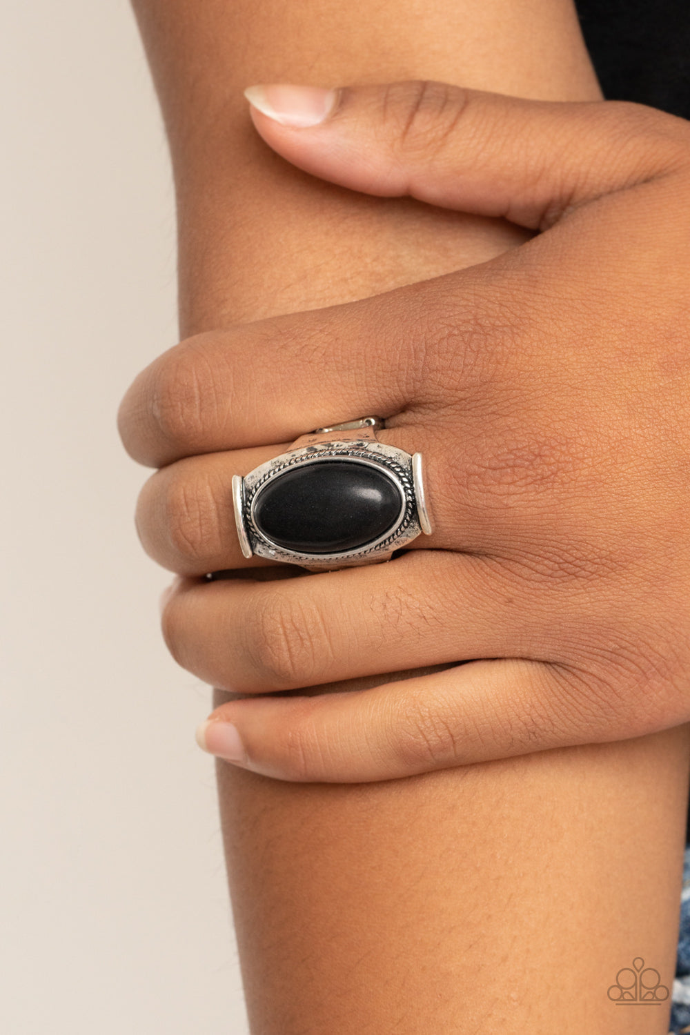 Paparazzi Ring Desert Healer - Black